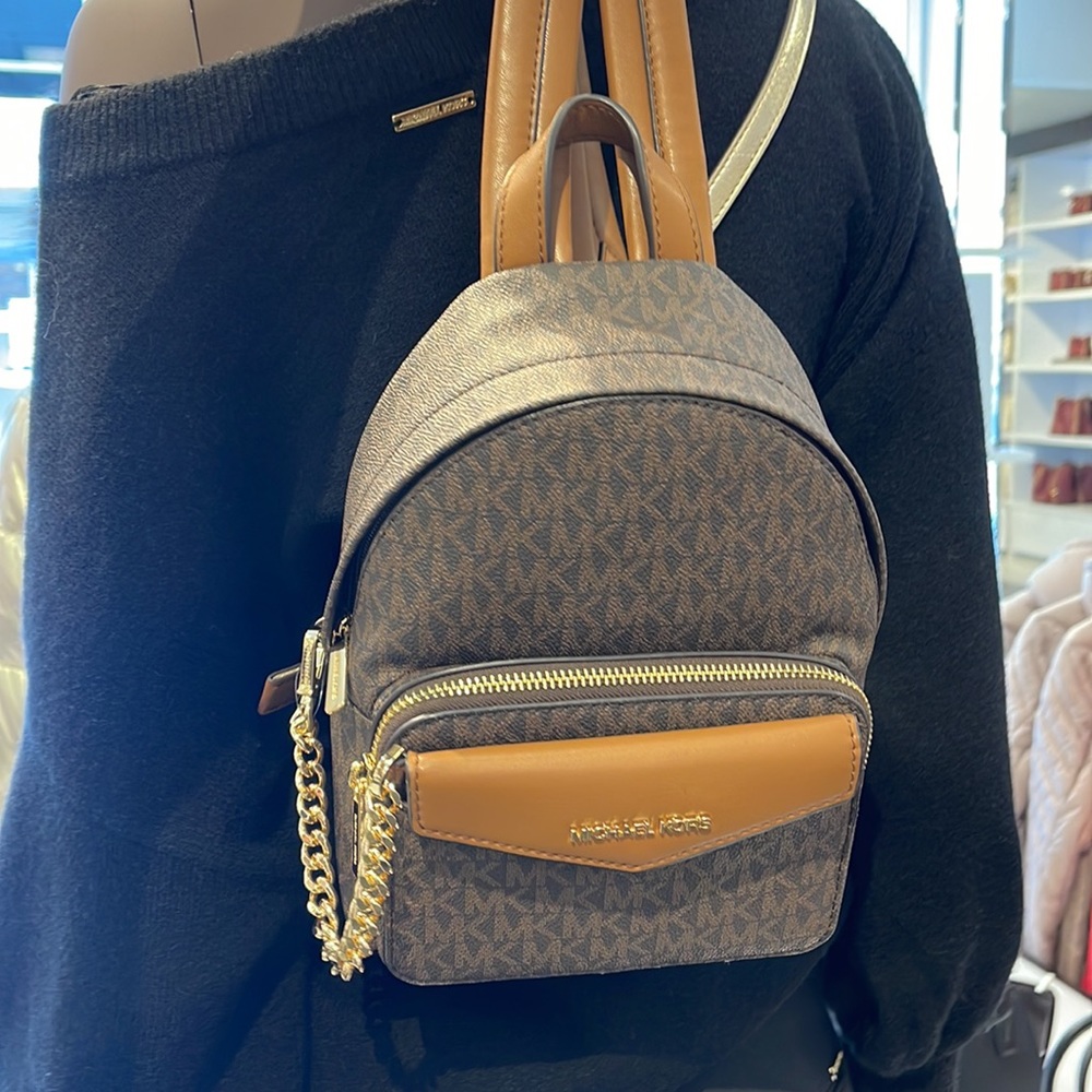 MICHAEL KORS
Maisie Extra-Small Logo 2-in-1 Backpack
Brown
NWT - Picture 14 of 16